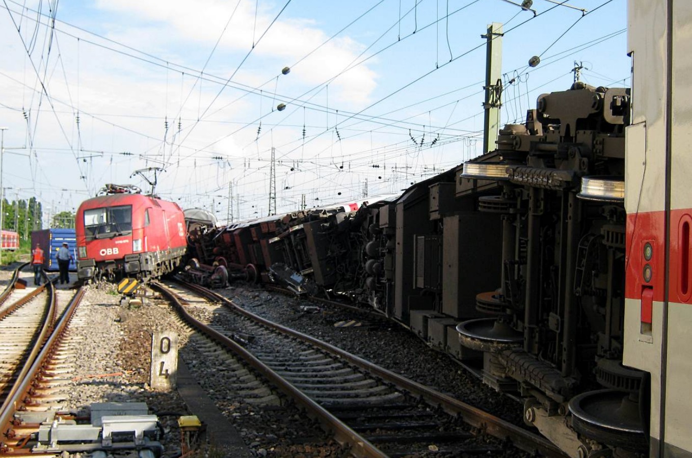 Der Lokführer eines Güterzuges überfuhr mehrere rote Signale. Die Folge: Am 1. August 2014 kam es im Mannheimer Hauptbahnhof zu einer Zugkollision. (Quelle: EUB)