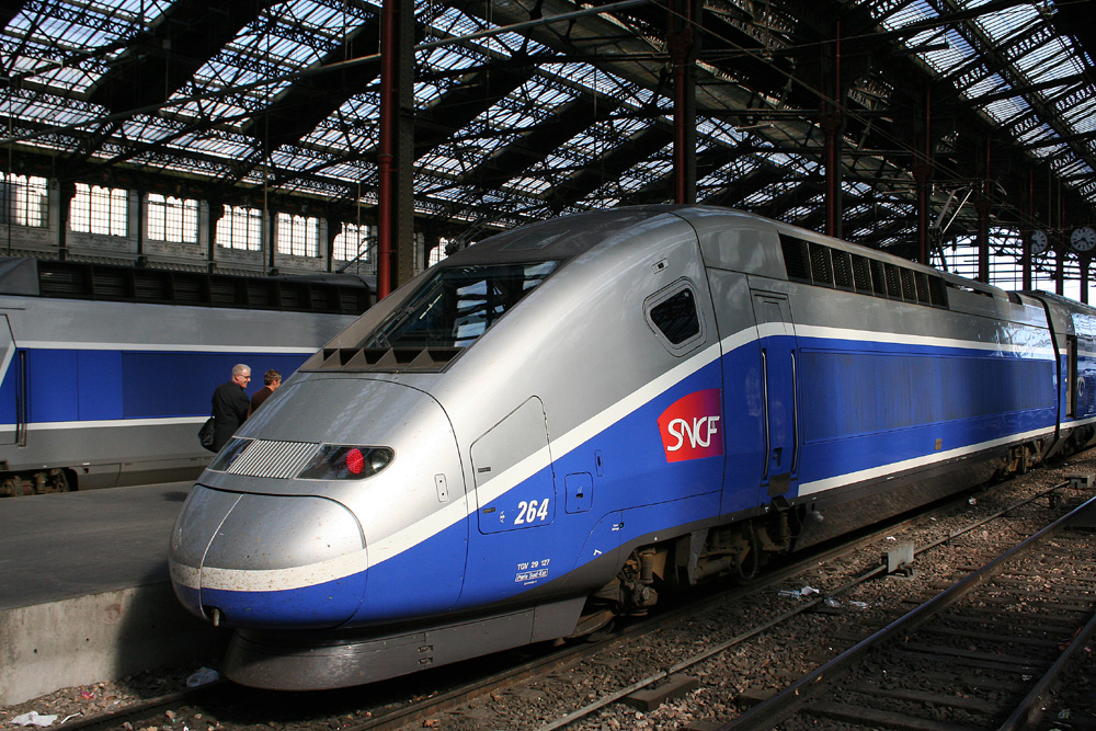 TGV (train à grande vitesse: französisch für „Hochgeschwindigkeitszug“) der französischen Staatsbahn SNCF. (Foto: © Sese Ingolstadt)