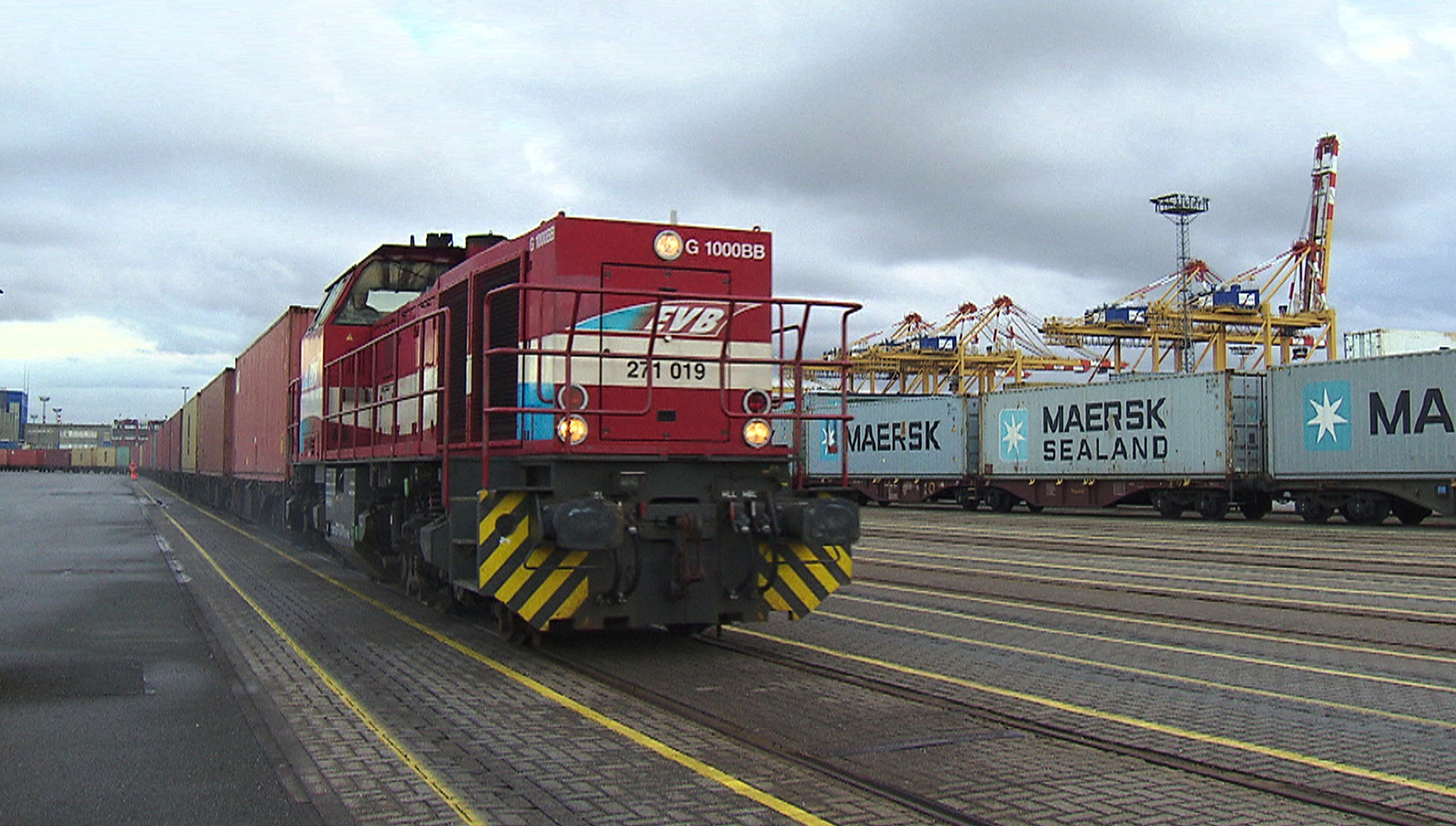 Die meisten Güter in Deutschland werden per LKW transportiert, nur 17 Prozent auf der Schiene. (Foto: © SWR)