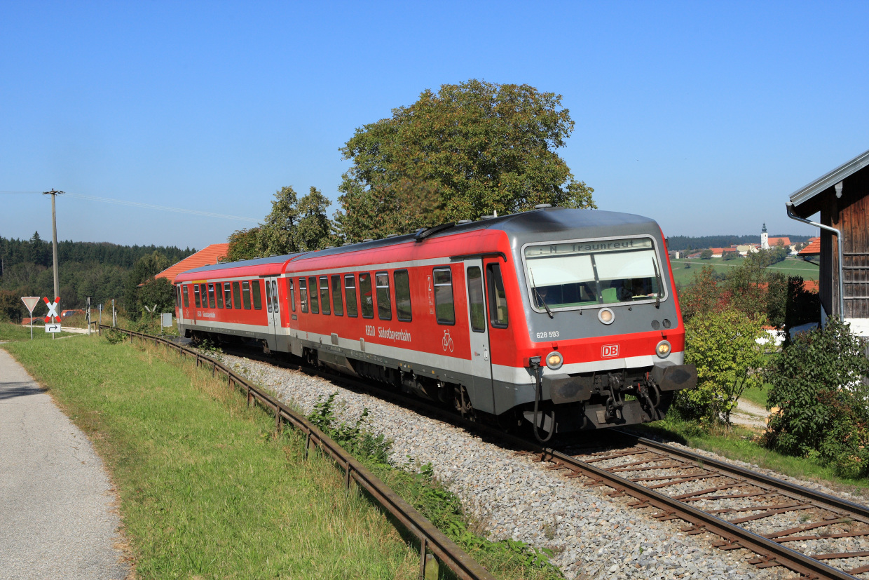 Dieseltriebwagen der Baureihe VT 628 der Südostbayernbahn. (Foto: © DB AG / Uwe Miethe)