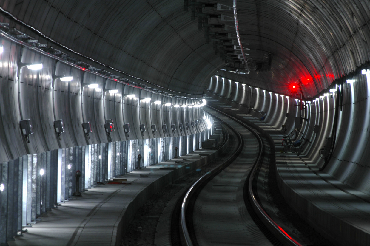 Tunnel mit Sicherheitsbeleuchtung. (Foto: © DB AG / Christian Bedeschinski)