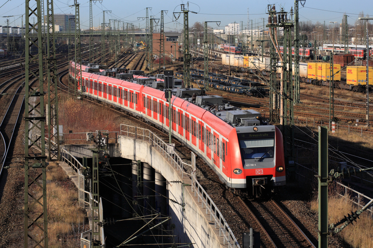 Ein Elektrotriebzug der Baureihe ET 423 auf der S-Bahn-Stammstrecke in München. (Foto: © DB AG / Uwe Miethe)