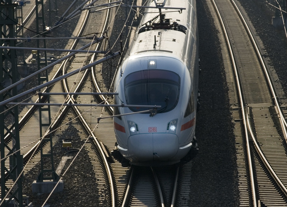 Symbolbild: Ein ICE T, Baureihe 411, unterwegs. (Foto: © DB AG / Günter Jazbec)